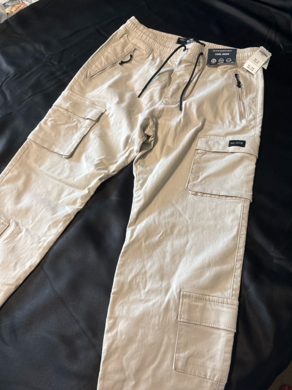 Mens Hollister Advanced Stretch Cargo Joggers – Size Small – NWT